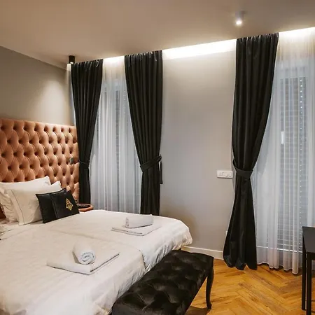 B - Boutique - Private Parking Apartmán