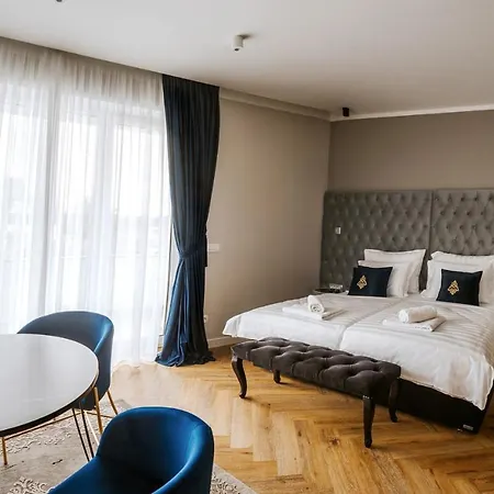 B - Boutique - Private Parking *