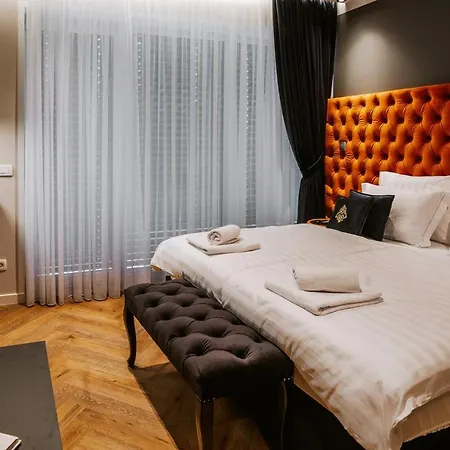 B - Boutique - Private Parking *